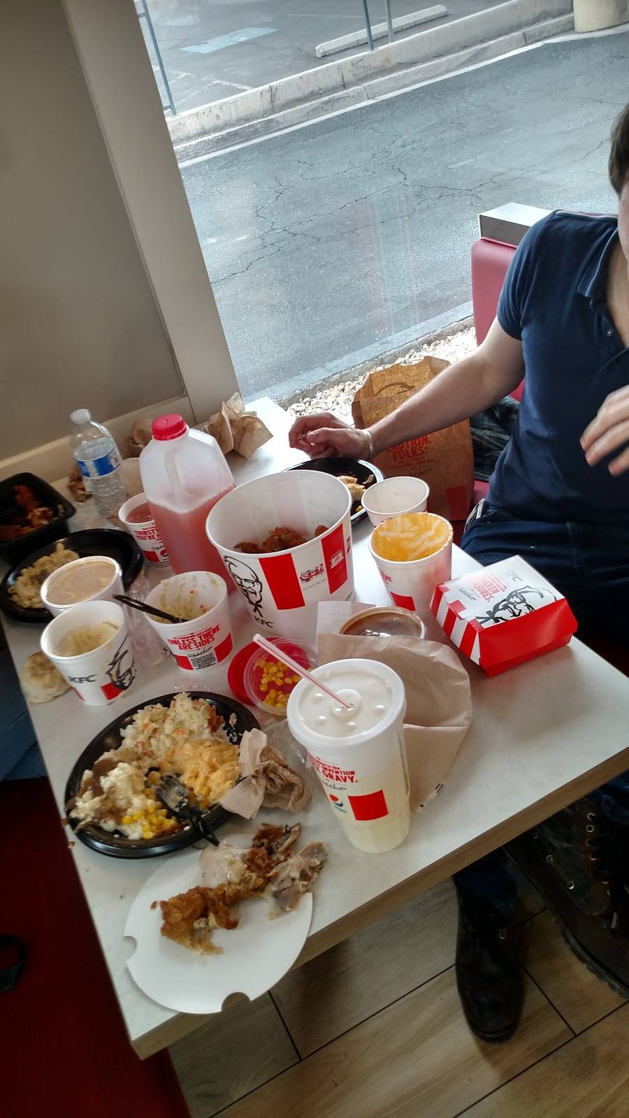 KFC | restaurant | 4420 W Sahara Ave, Las Vegas, NV 89102, USA | 7023620058 OR +1 702-362-0058