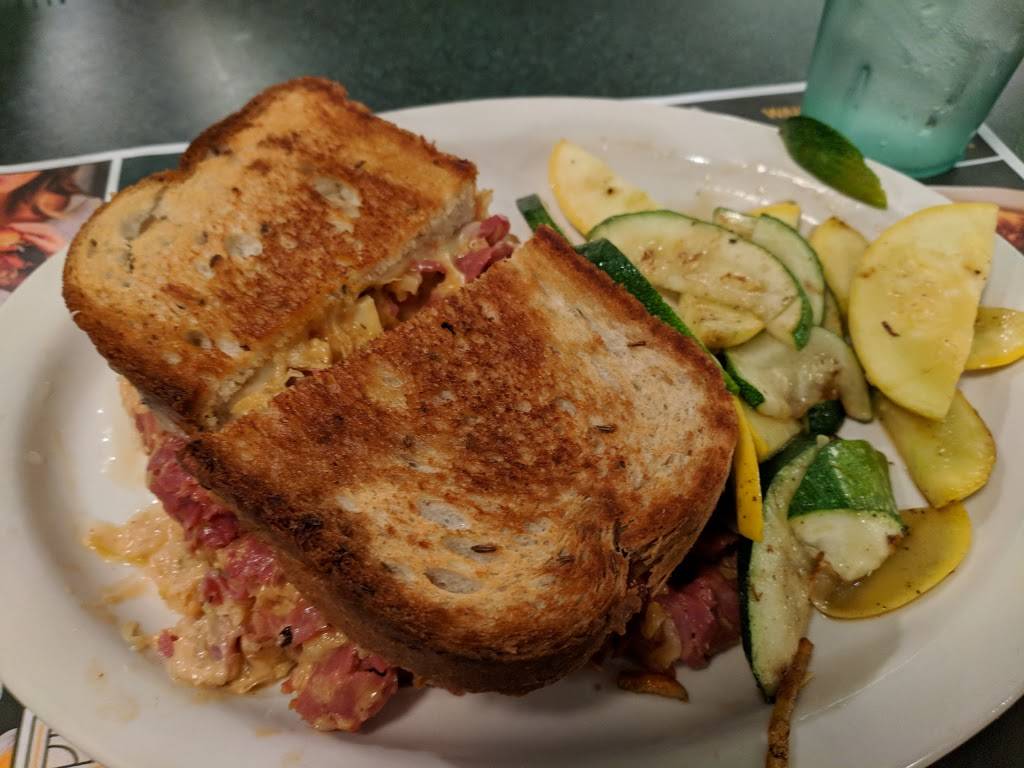 Metro Diner | cafe | 11650 University Blvd, Orlando, FL 32817, USA | 4078019043 OR +1 407-801-9043