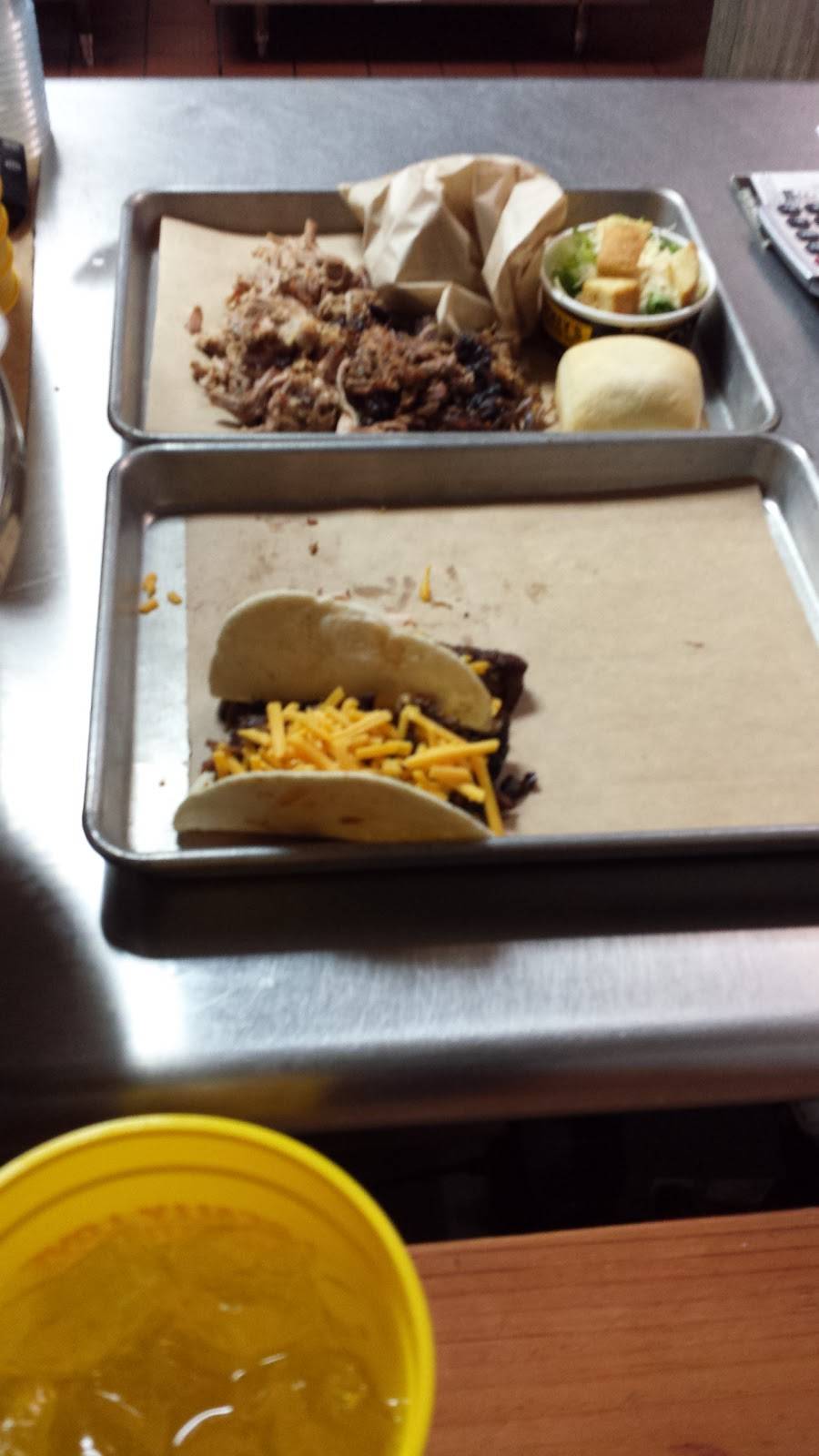 Dickeys Barbecue Pit | restaurant | 14260 H, Centreville Square, Centreville, VA 20121, USA | 5712814846 OR +1 571-281-4846