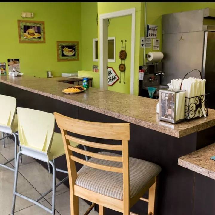 Charlies Kitchen & Grill | restaurant | 4945 S Orange Blossom Trail Ste 4, Orlando, FL 32839, USA | 4072035508 OR +1 407-203-5508