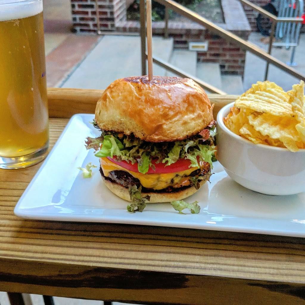 Hi Hat Public House | restaurant | 2121 E 6th St, Austin, TX 78702, USA | 5124788700 OR +1 512-478-8700