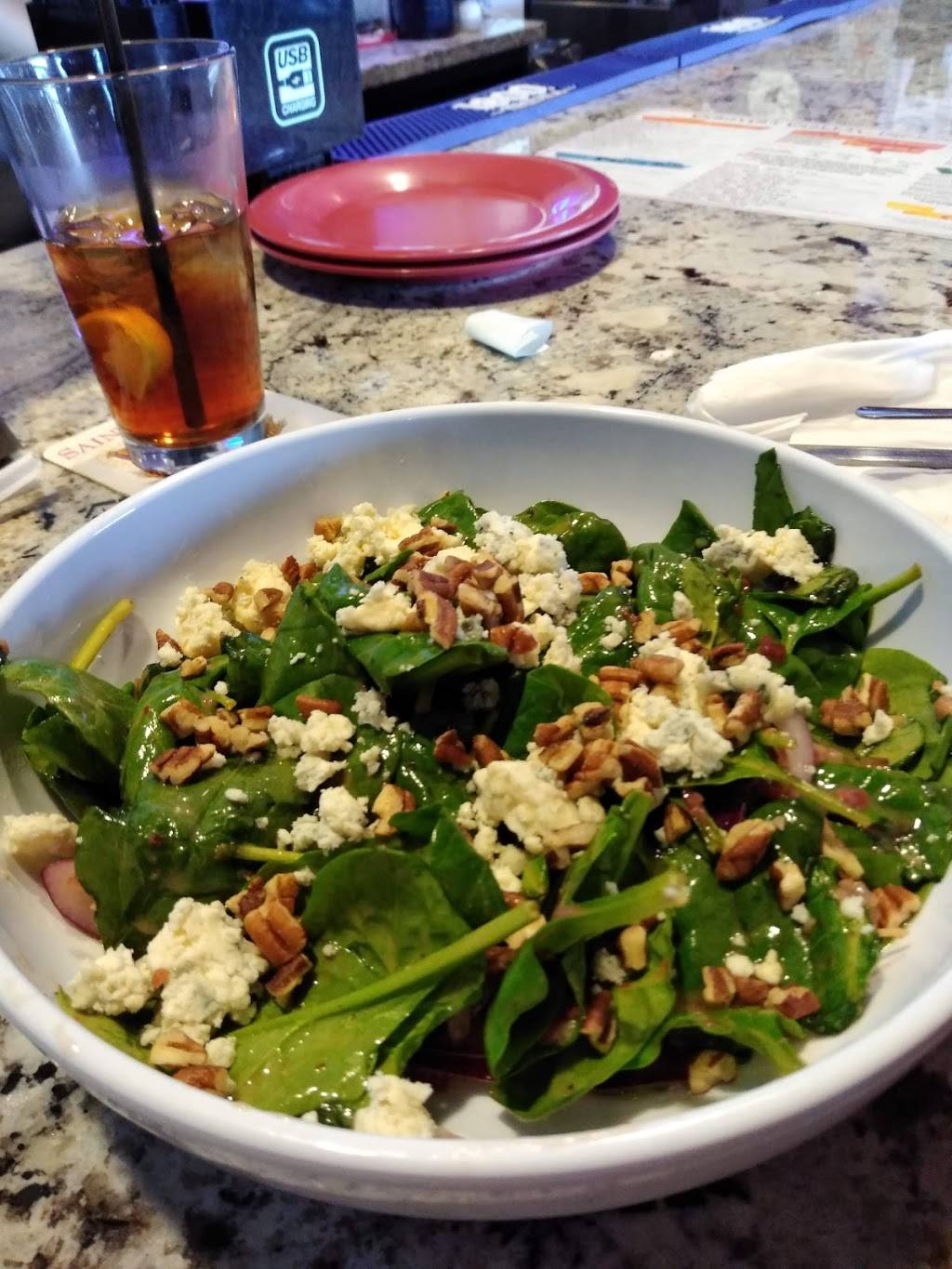 Center Court Pizza & Brew | restaurant | 810 Dixie Dr M, Clute, TX 77531, USA | 9792652700 OR +1 979-265-2700