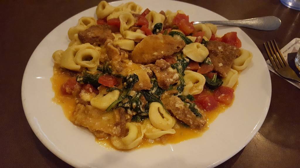 Papas Bar & Grille | restaurant | 208 Highland Ave, Malden, MA 02148, USA | 7813220105 OR +1 781-322-0105