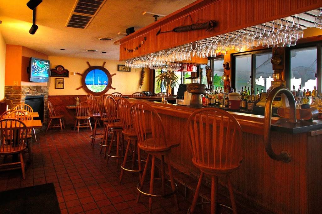 Castaways On The Lake | restaurant | 244 Lake Rd, Webster, NY 14580, USA | 5853232943 OR +1 585-323-2943