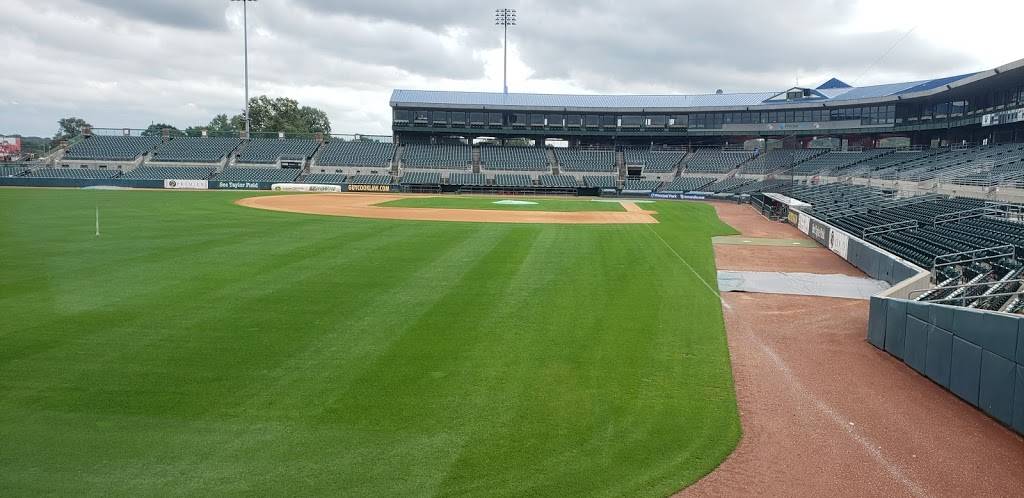 Cub Club Restaurant | restaurant | 1 Line Dr, Des Moines, IA 50309, USA | 5152802656 OR +1 515-280-2656