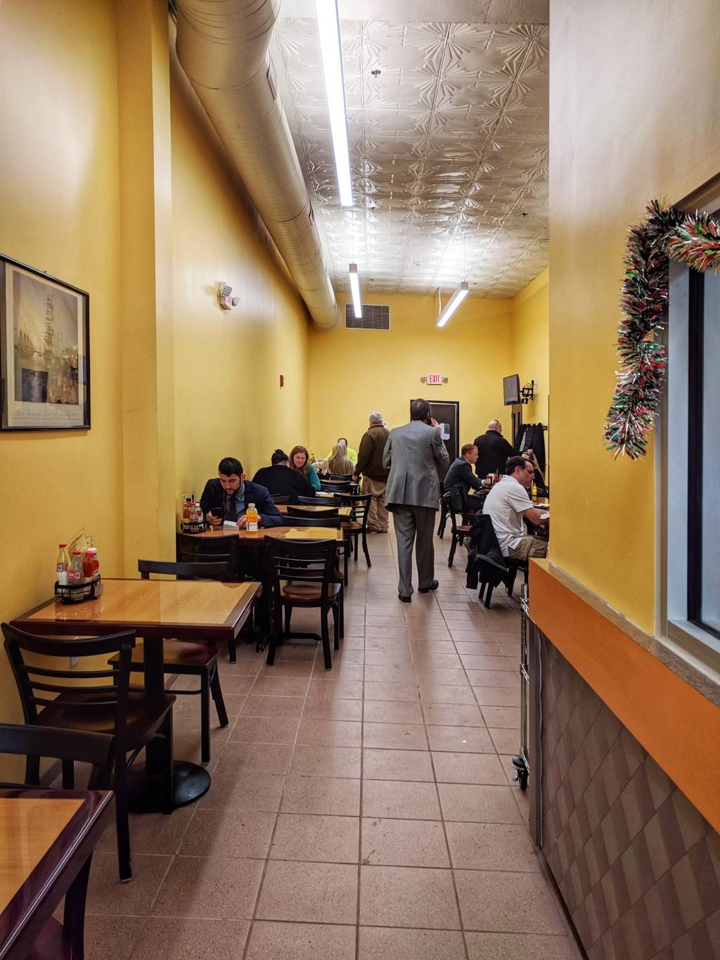 Famous Uncle Als Hot Dogs | restaurant | 151 Granby St, Norfolk, VA 23510, USA | 7576258319 OR +1 757-625-8319