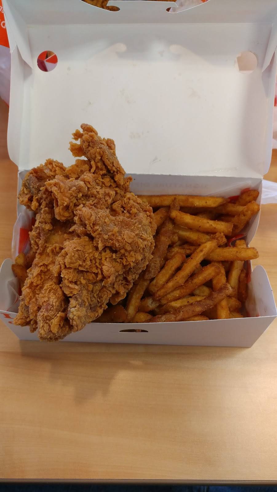 Popeyes Louisiana Kitchen | restaurant | 2141 Green Bay Rd, North Chicago, IL 60064, USA | 8476893810 OR +1 847-689-3810