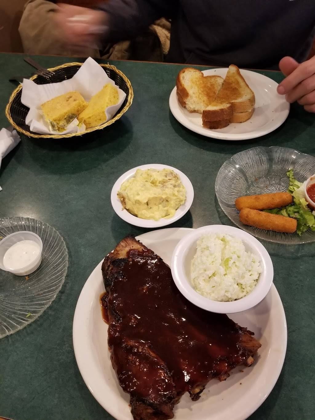 BJs Carolina Cafe, Catering & Cakes | restaurant | 7069 Caratoke Hwy, Jarvisburg, NC 27947, USA | 2524915222 OR +1 252-491-5222