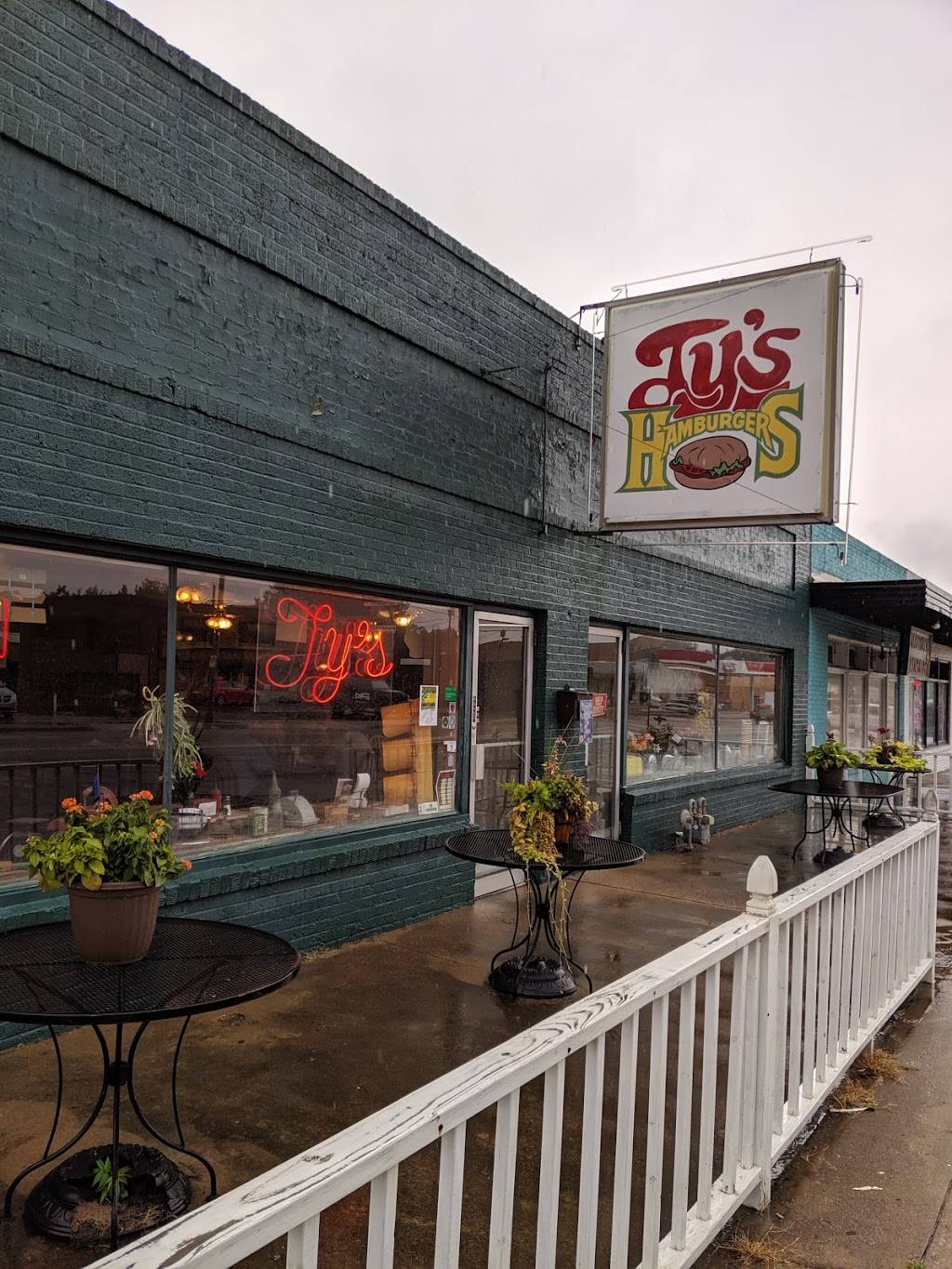 Tys Hamburgers | restaurant | 1534 S Harvard Ave, Tulsa, OK 74112, USA | 9187498122 OR +1 918-749-8122