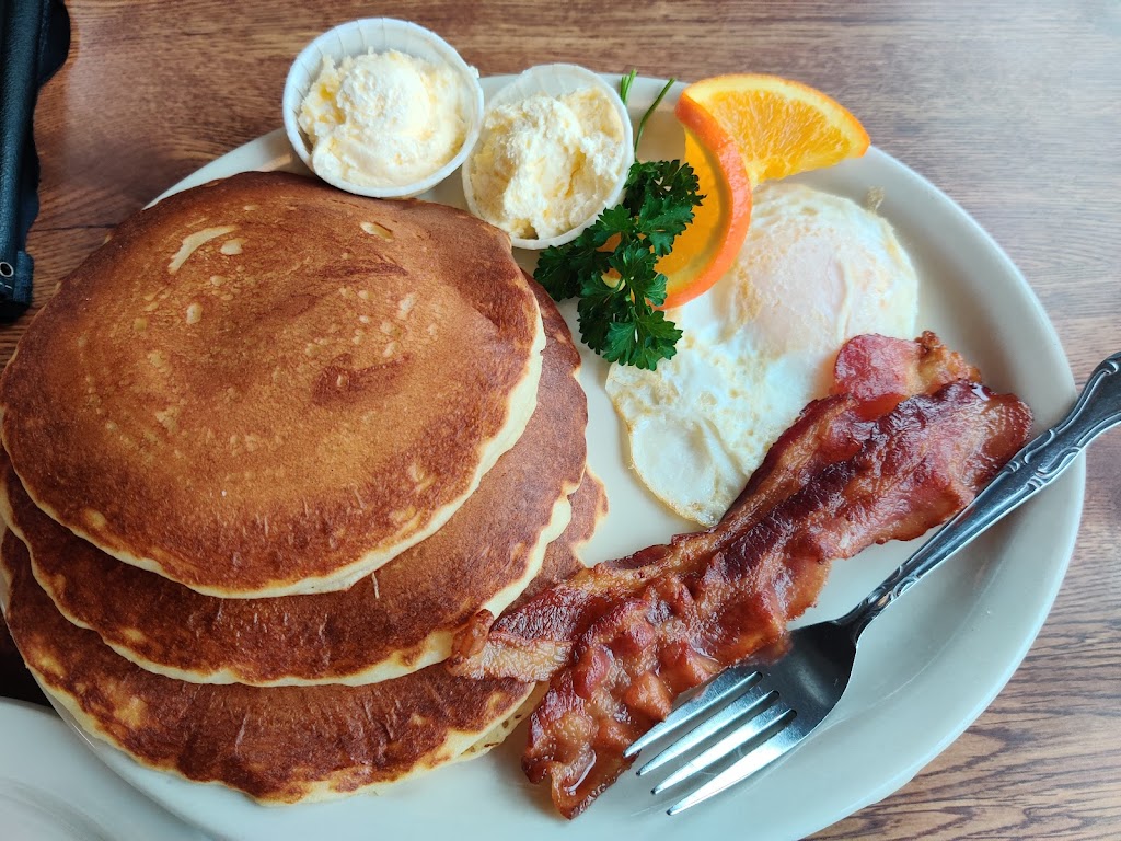 LeRoys Blue Whale | restaurant | 580 Hwy 101 N, Yachats, OR 97498, USA | 5415473399 OR +1 541-547-3399