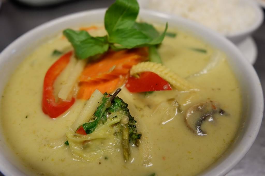 Surang Thai Kitchen | restaurant | 5455 S Fort Apache Rd #105, Las Vegas, NV 89148, USA | 7023850021 OR +1 702-385-0021