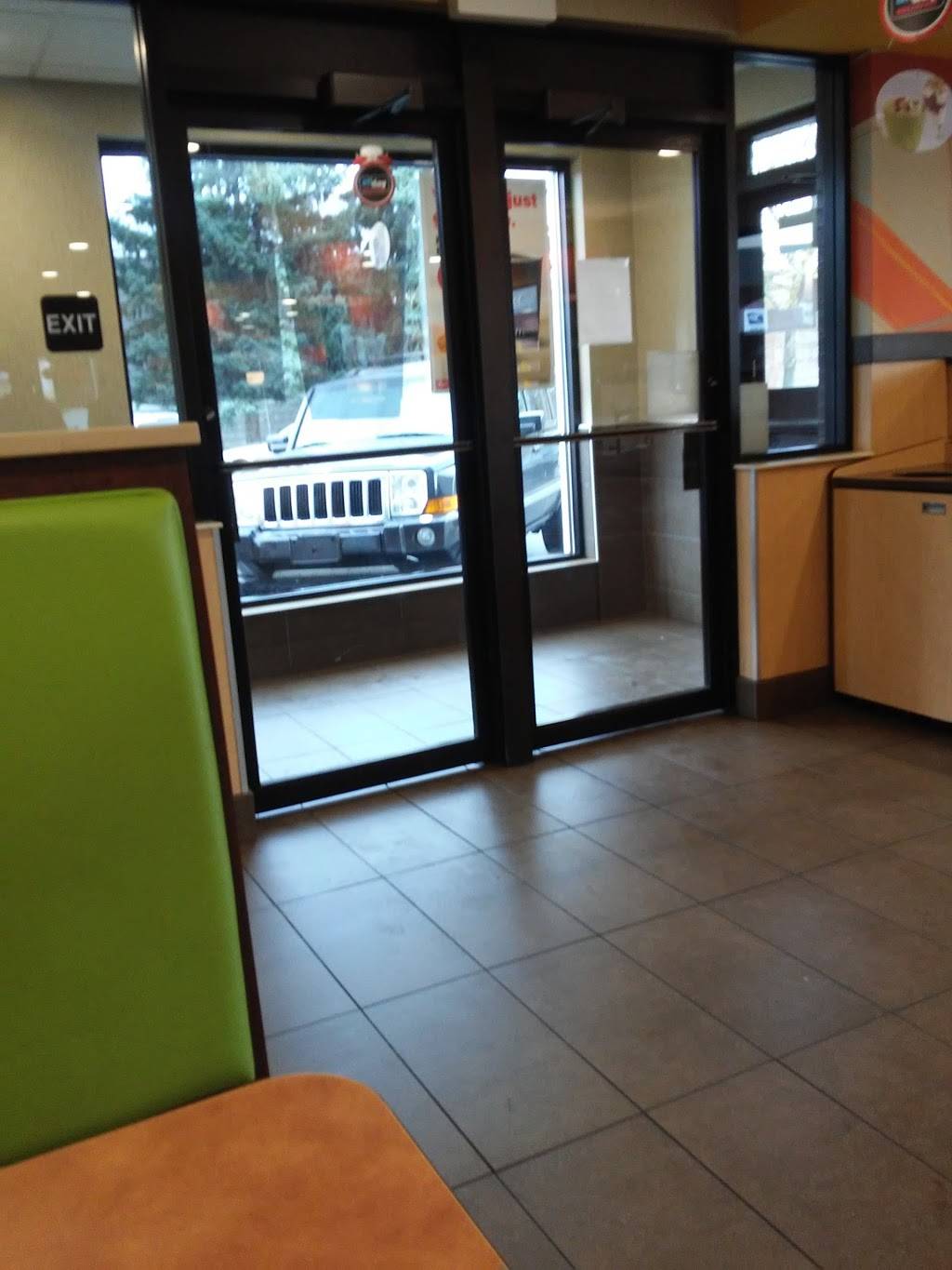 McDonalds | cafe | 21640 Grand River Ave, Detroit, MI 48219, USA | 3135323780 OR +1 313-532-3780