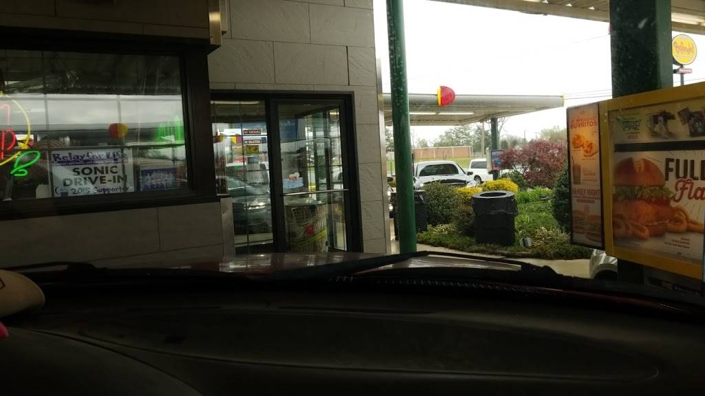 Sonic Drive-In | restaurant | 813 Smithville Hwy, McMinnville, TN 37110, USA | 9314737275 OR +1 931-473-7275