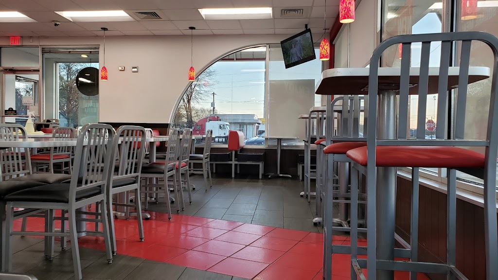 Krystal | meal takeaway | 810 US-82, Greenwood, MS 38930, USA | 6624531000 OR +1 662-453-1000