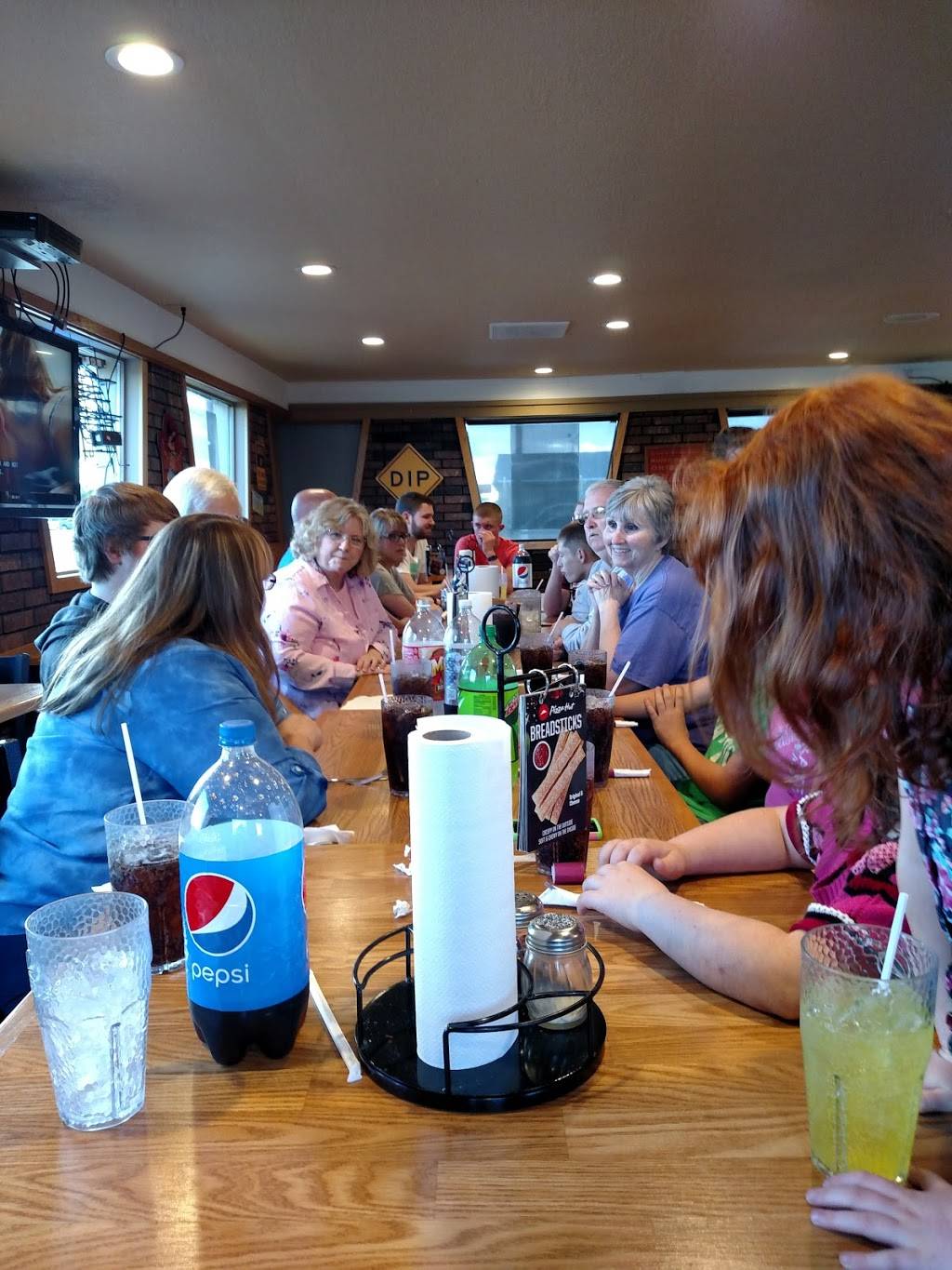 Pizza Hut | meal takeaway | 930 E 30th Ave, Hutchinson, KS 67502, USA | 6206620571 OR +1 620-662-0571