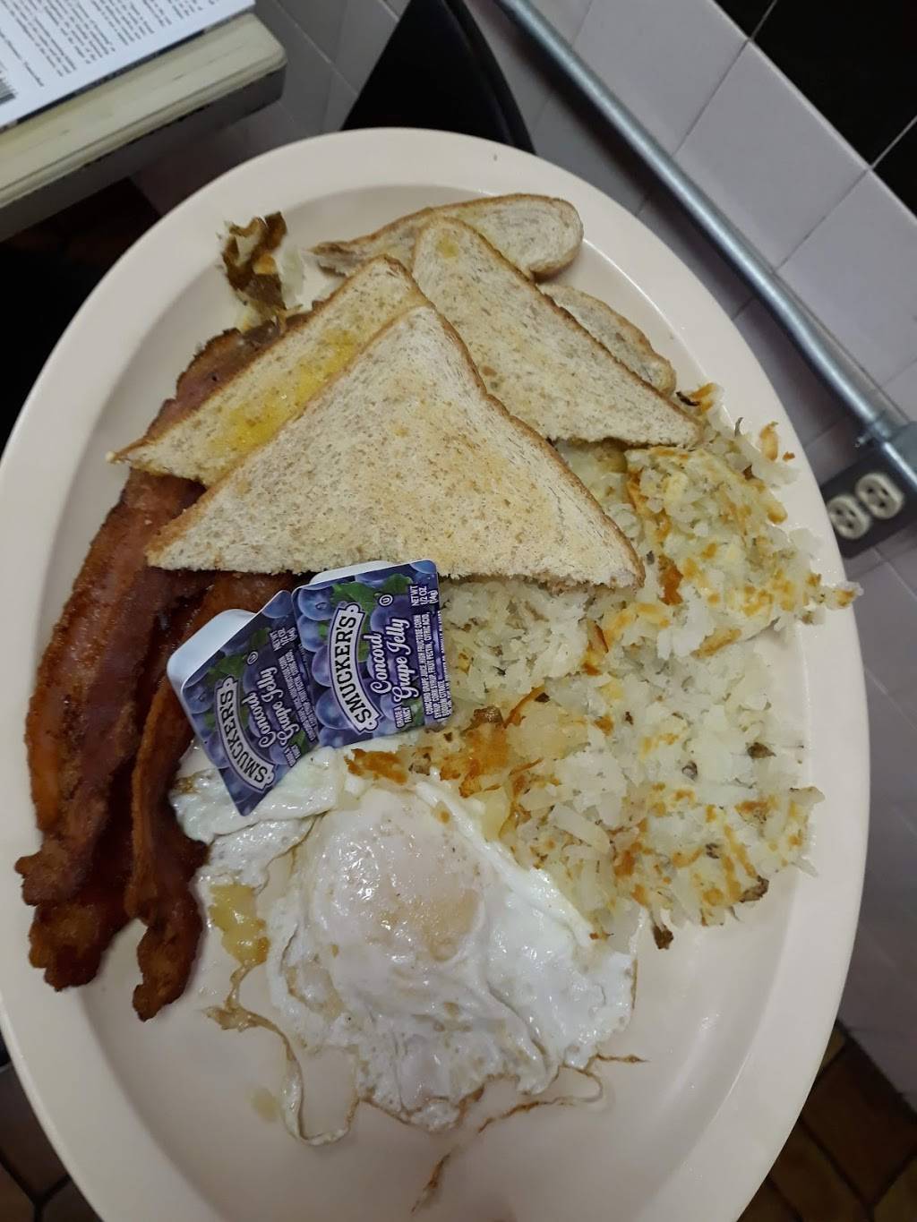 Desis Diner | restaurant | 104 Pine St, Arcadia, MO 63621, USA | 5735460154 OR +1 573-546-0154