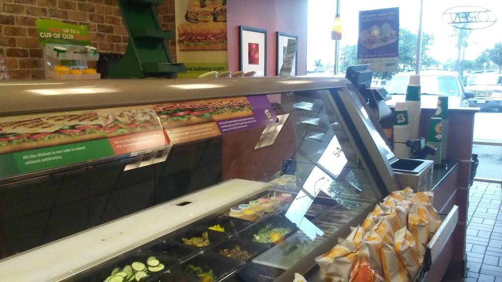 Subway Restaurants | restaurant | 54 E Crosstimbers St Suite B, Houston, TX 77022, USA | 7136948282 OR +1 713-694-8282