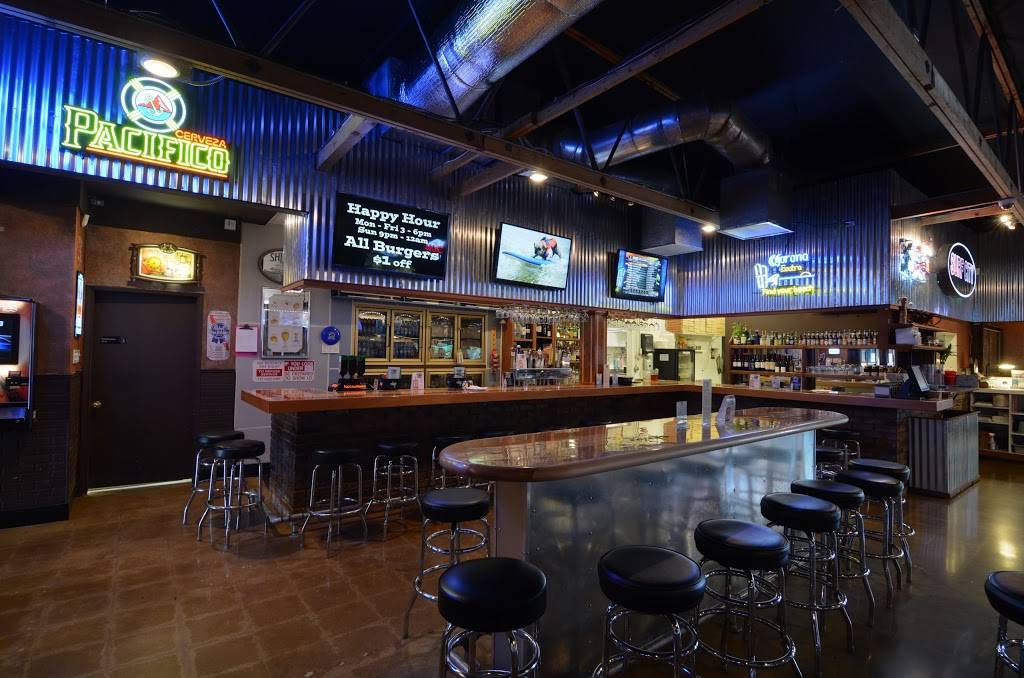 Surf Dogs Sports Grill | restaurant | 5932 Warner Ave, Huntington Beach, CA 92649, USA | 7148465700 OR +1 714-846-5700