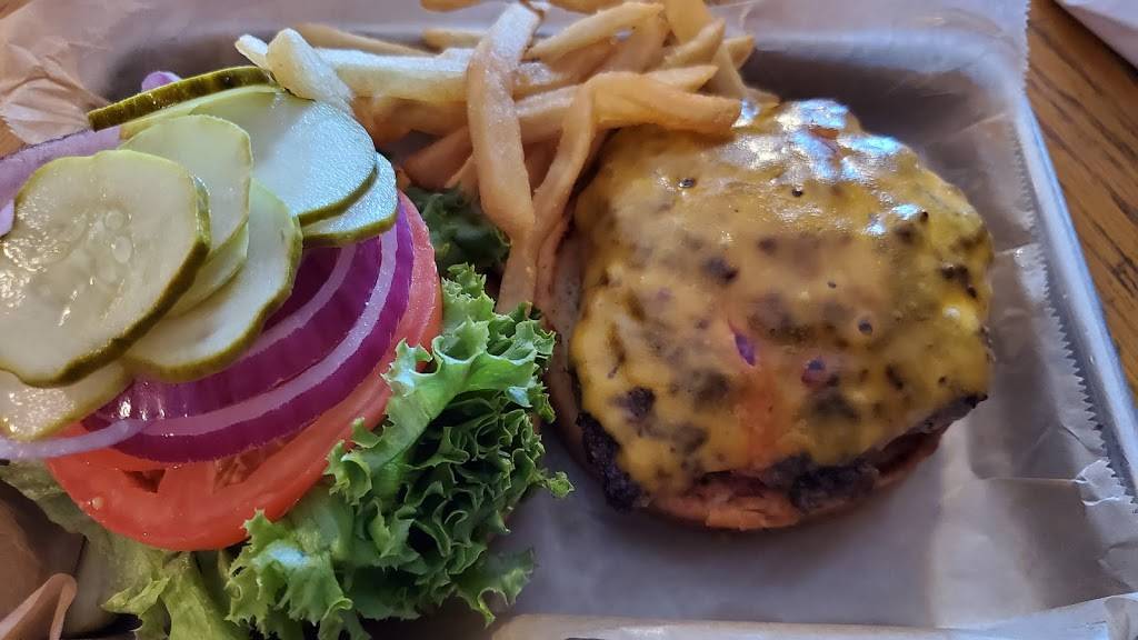 Bellaire Bar & Restaurant | restaurant | 217 N Bridge St, Bellaire, MI 49615, USA | 2313507165 OR +1 231-350-7165