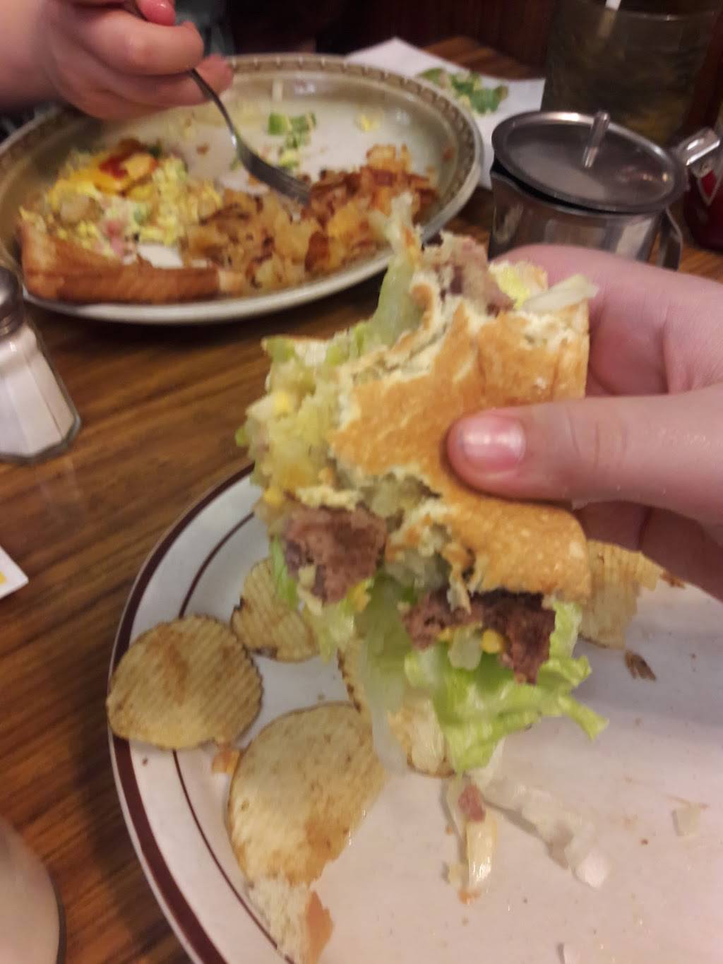 Toms Restaurant | restaurant | 740 East Ridge Road, Rochester, NY 14621, USA | 5853421100 OR +1 585-342-1100