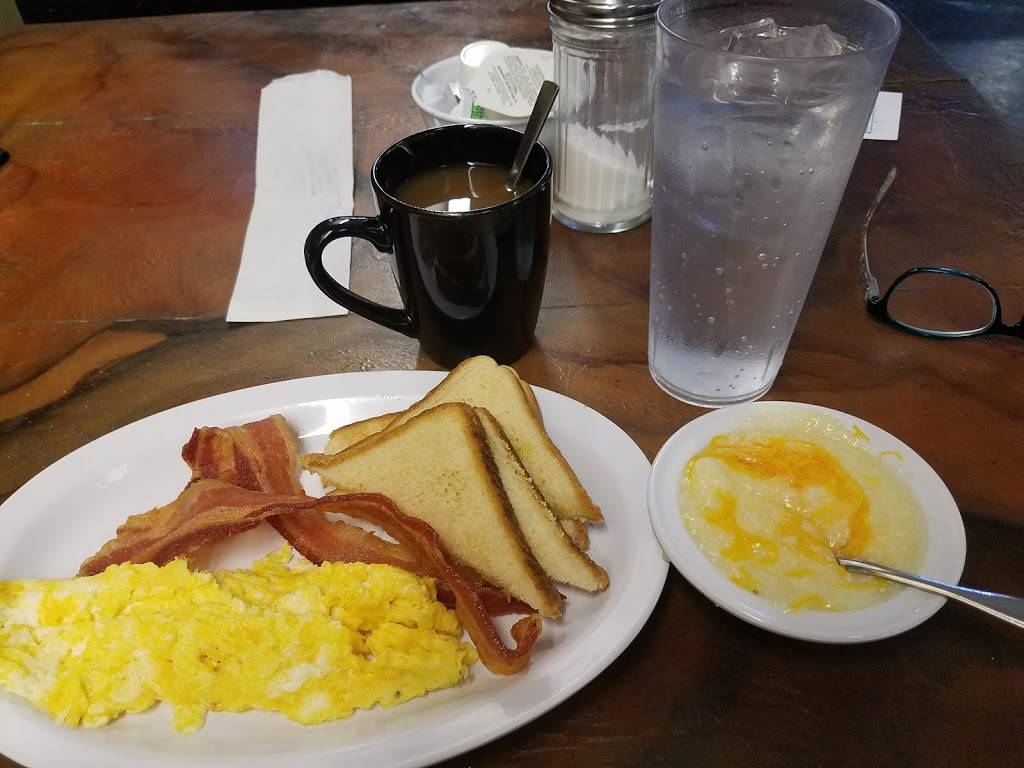 Grumpys | restaurant | 425 S McCleskey St #544, Boaz, AL 35957, USA | 2565930599 OR +1 256-593-0599