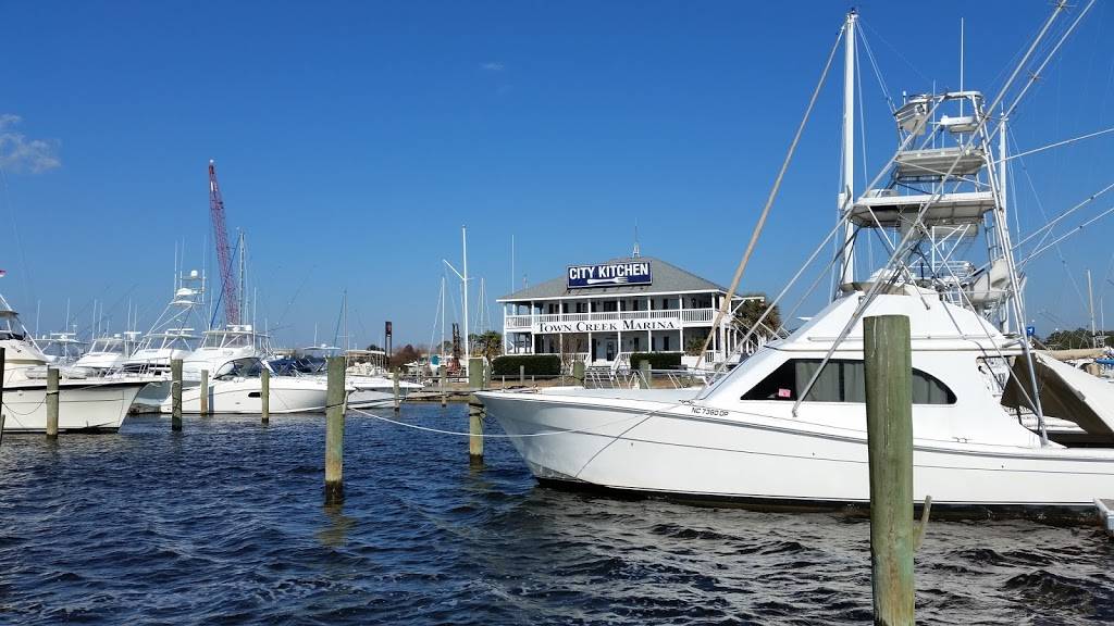 Town Creek Marina | meal takeaway | 114 Town Creek Dr, Beaufort, NC 28516, USA | 2527286111 OR +1 252-728-6111