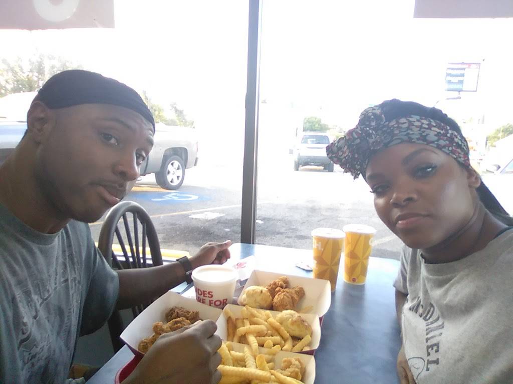 Churchs Chicken | restaurant | 501 N Austin Ave, Denison, TX 75020, USA | 9034659689 OR +1 903-465-9689