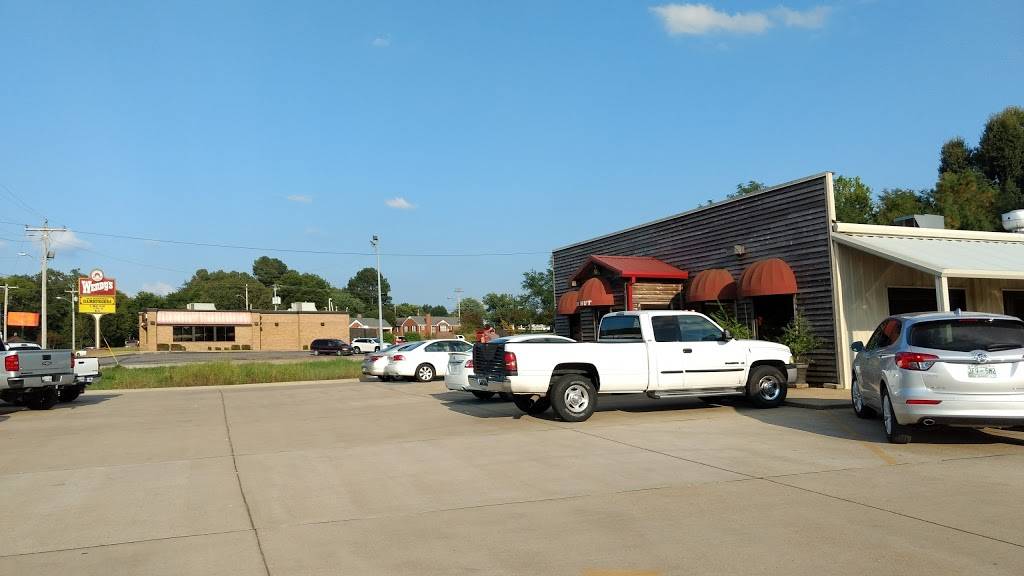 Fish Hut | restaurant | 120 Water St, Savannah, TN 38372, USA | 7319256571 OR +1 731-925-6571