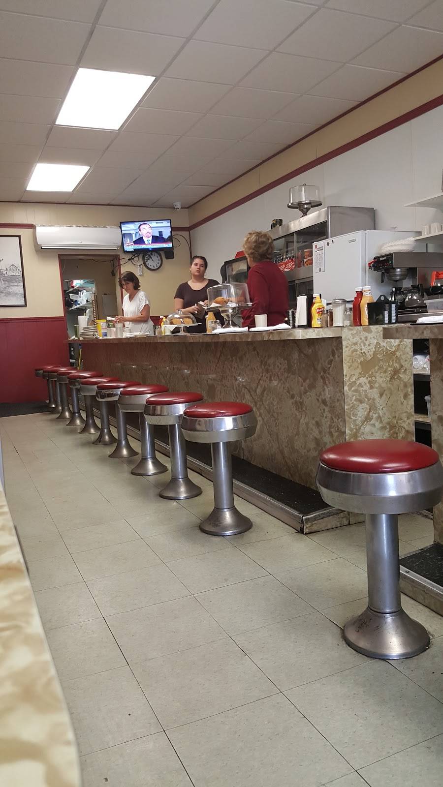 City Hall Diner | restaurant | 827 Park Ave, Cranston, RI 02910, USA | 4014671200 OR +1 401-467-1200
