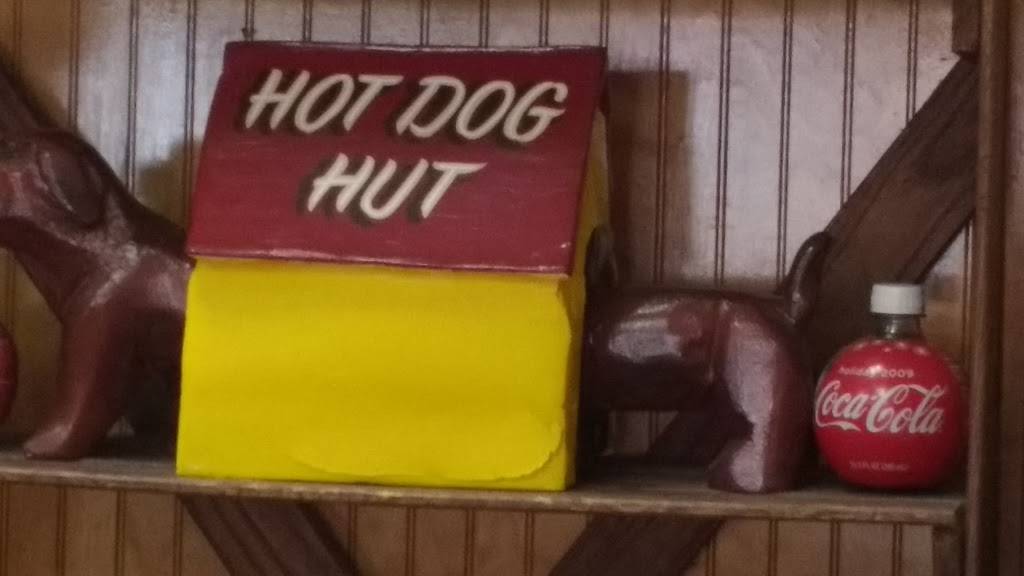 Hot Dog Hut Cafe | restaurant | 4 E Main St, Johnstown, NY 12095, USA | 5187623678 OR +1 518-762-3678