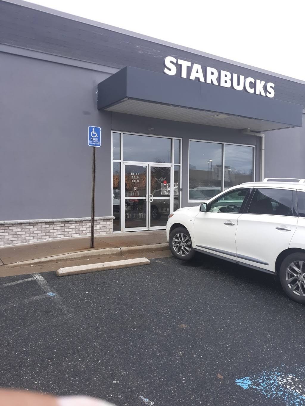 Starbucks | cafe | 1699 Carl D. Silver Pkwy, Fredericksburg, VA 22401, USA | 5409405249 OR +1 540-940-5249