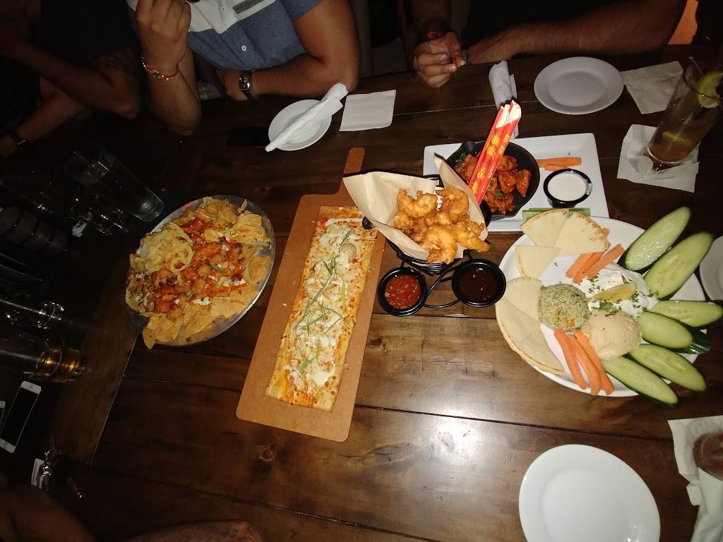 Bar Louie | night club | 675 U.S. Highway 1S Ste. 8, Iselin, NJ 08830, USA | 8482140010 OR +1 848-214-0010