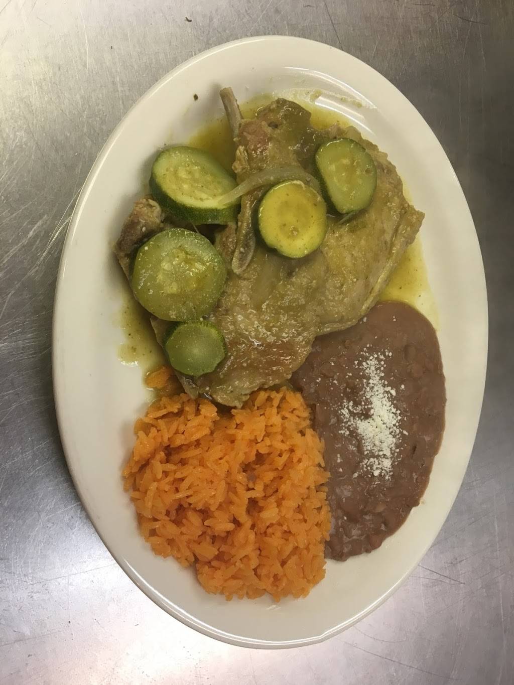 Restaurant and Bar El Molcajete | restaurant | 3432, 300, N Union St, Wilmington, DE 19805, USA | 3022180319 OR +1 302-218-0319