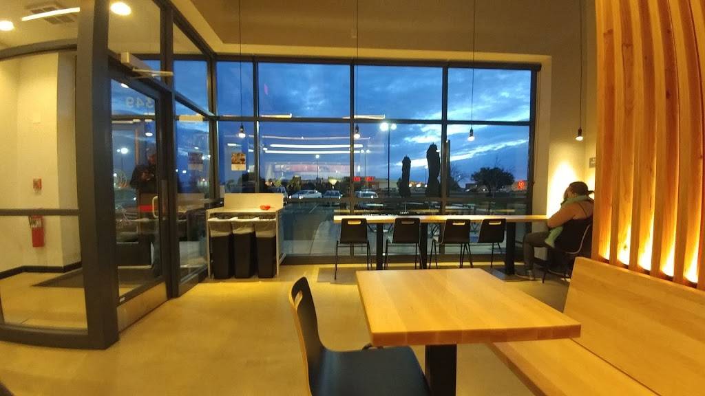 Chipotle Mexican Grill | restaurant | 4349 Venture Dr, Peru, IL 61354, USA | 8152207452 OR +1 815-220-7452