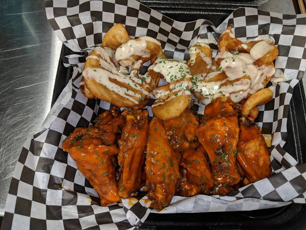 Chalmette Wings and Things | restaurant | 2407 Paris Rd suite a, Chalmette, LA 70043, USA | 5045927494 OR +1 504-592-7494