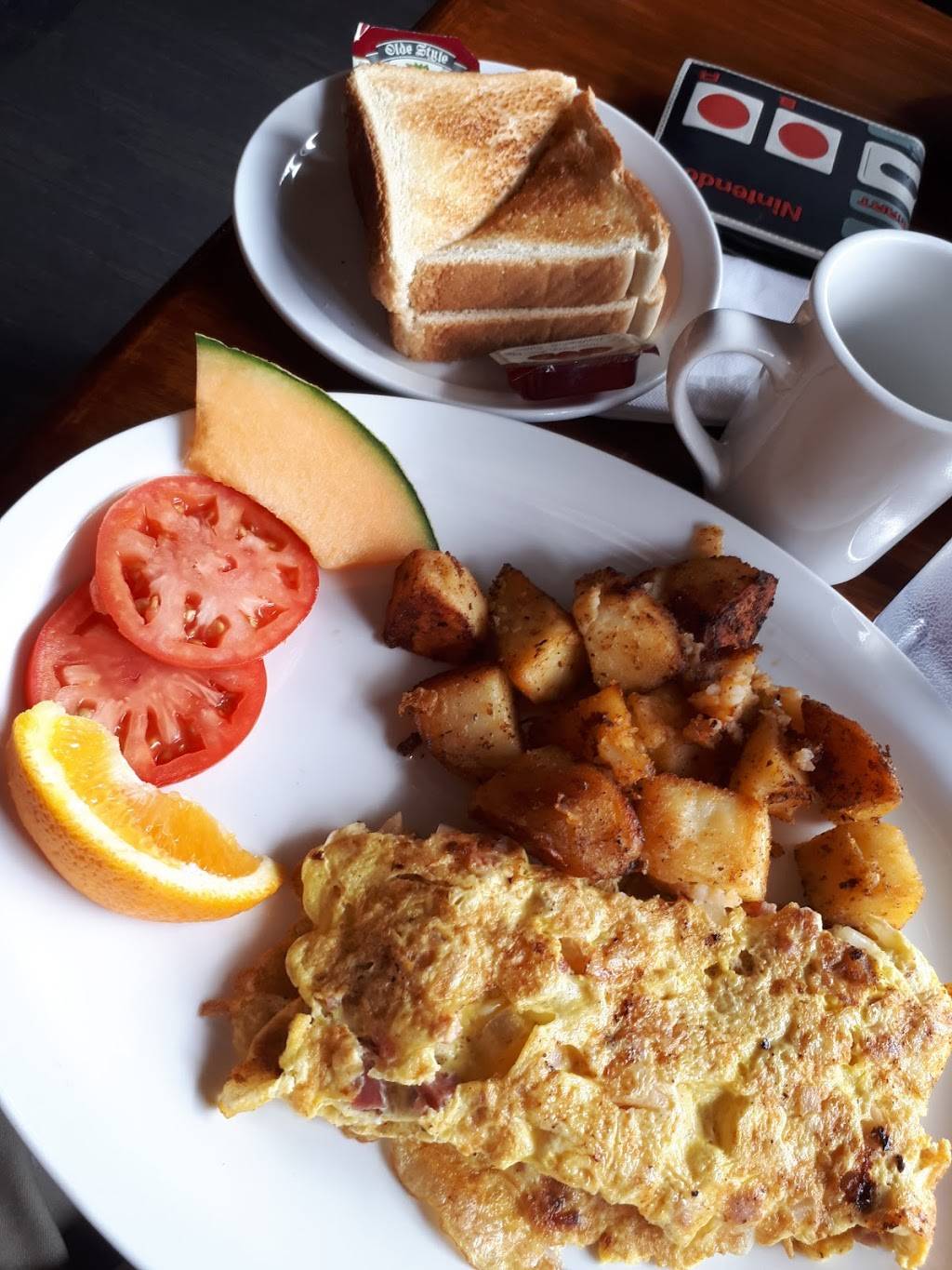 Occasions Restaurant And Pub | restaurant | 30 Eastwood Rd, Toronto, ON M4L 3B6, Canada | 4164693065 OR +1 416-469-3065