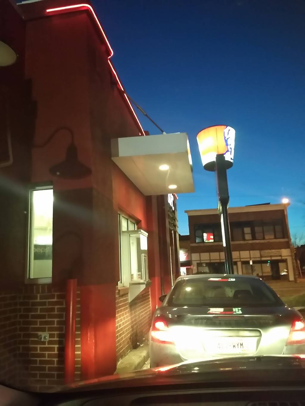 KFC | restaurant | 2470 N Doctor M.L.K. Jr Dr, Milwaukee, WI 53212, USA | 4145625061 OR +1 414-562-5061