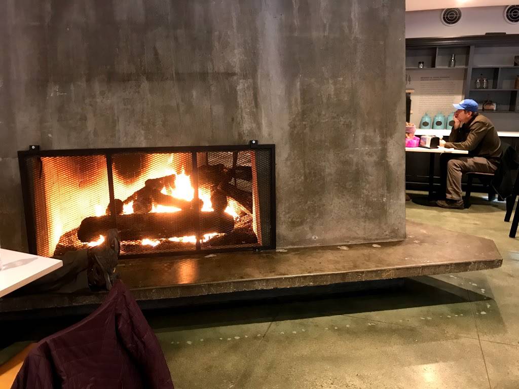 Degnans Kitchen | restaurant | 9015 Village Dr, Yosemite Valley, CA 95389, USA | 8884138869 OR +1 888-413-8869