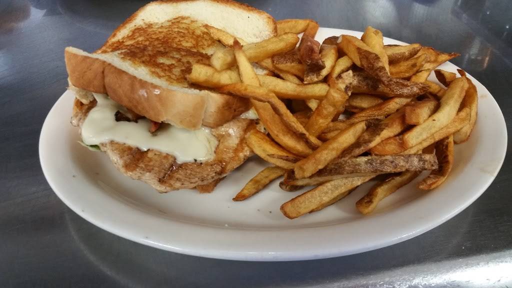 Wolf Den Family Restaurant | restaurant | 1901 W California St, Gainesville, TX 76240, USA | 9406659653 OR +1 940-665-9653