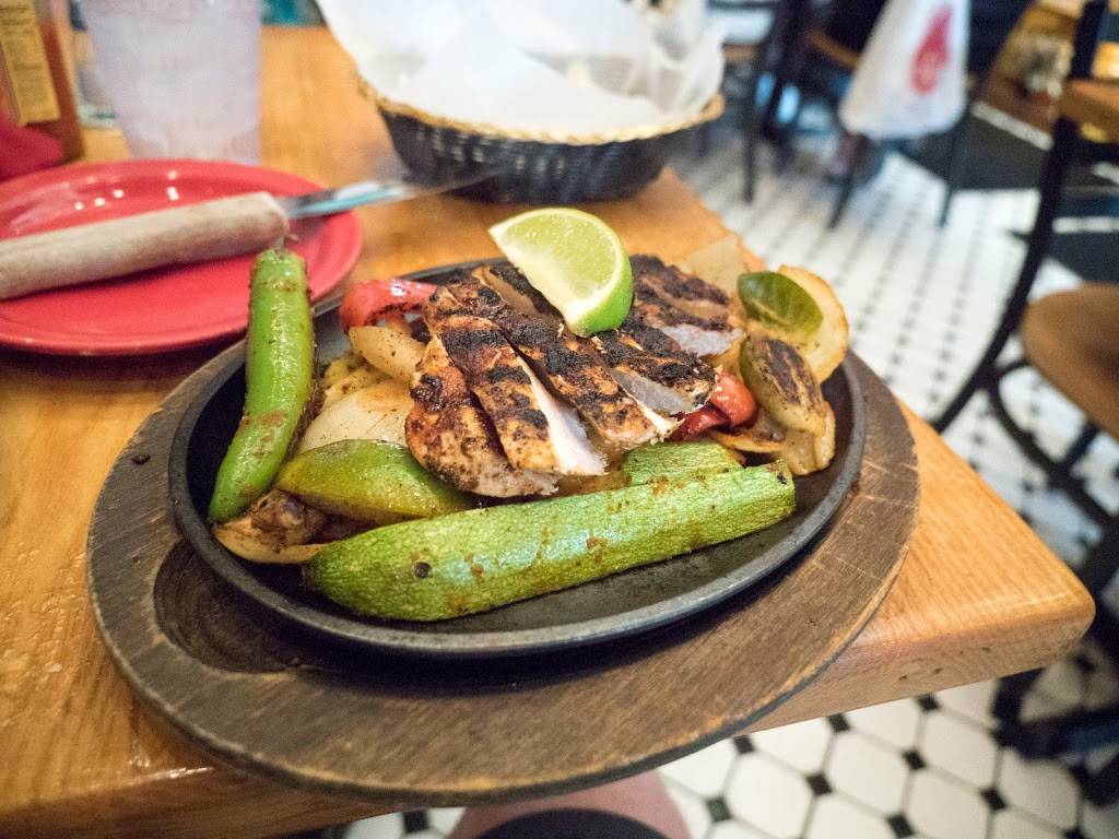 El Gato Negro - Lakeview | restaurant | 300 Harrison Ave, New Orleans, LA 70124, USA | 5044880107 OR +1 504-488-0107