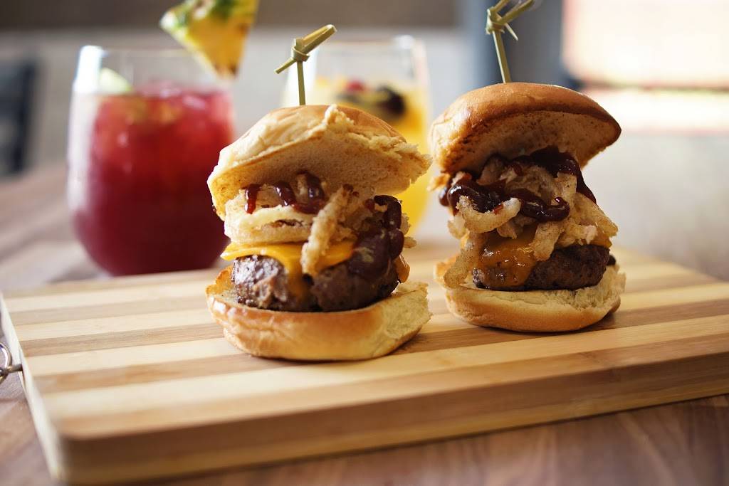 Sangria on the Burg | restaurant | 5115 Fredericksburg Rd, San Antonio, TX 78229, USA | 2102653763 OR +1 210-265-3763