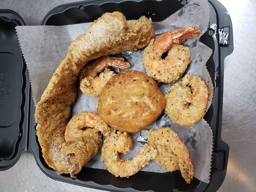 Garcias Carry Out Fish Chicken and More | restaurant | 6112 Marlboro Pike, District Heights, MD 20747, USA | 3017366112 OR +1 301-736-6112