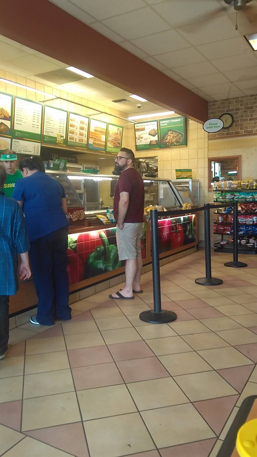 Subway | restaurant | 1525 Columbus St, Bakersfield, CA 93305, USA | 6618730600 OR +1 661-873-0600