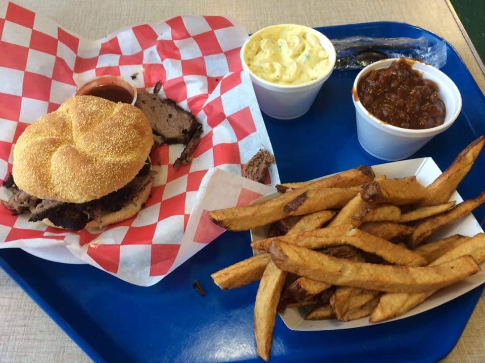 Zebs Barbeque | restaurant | 51 Potomac St, Ridgeley, WV 26753, USA | 3047384001 OR +1 304-738-4001