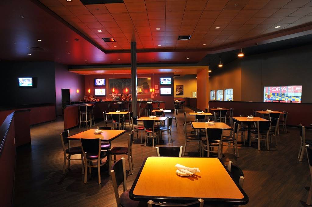 Paddock Lounge | restaurant | 2381 Army Trail Rd, Addison, IL 60101, USA | 6304333700 OR +1 630-433-3700