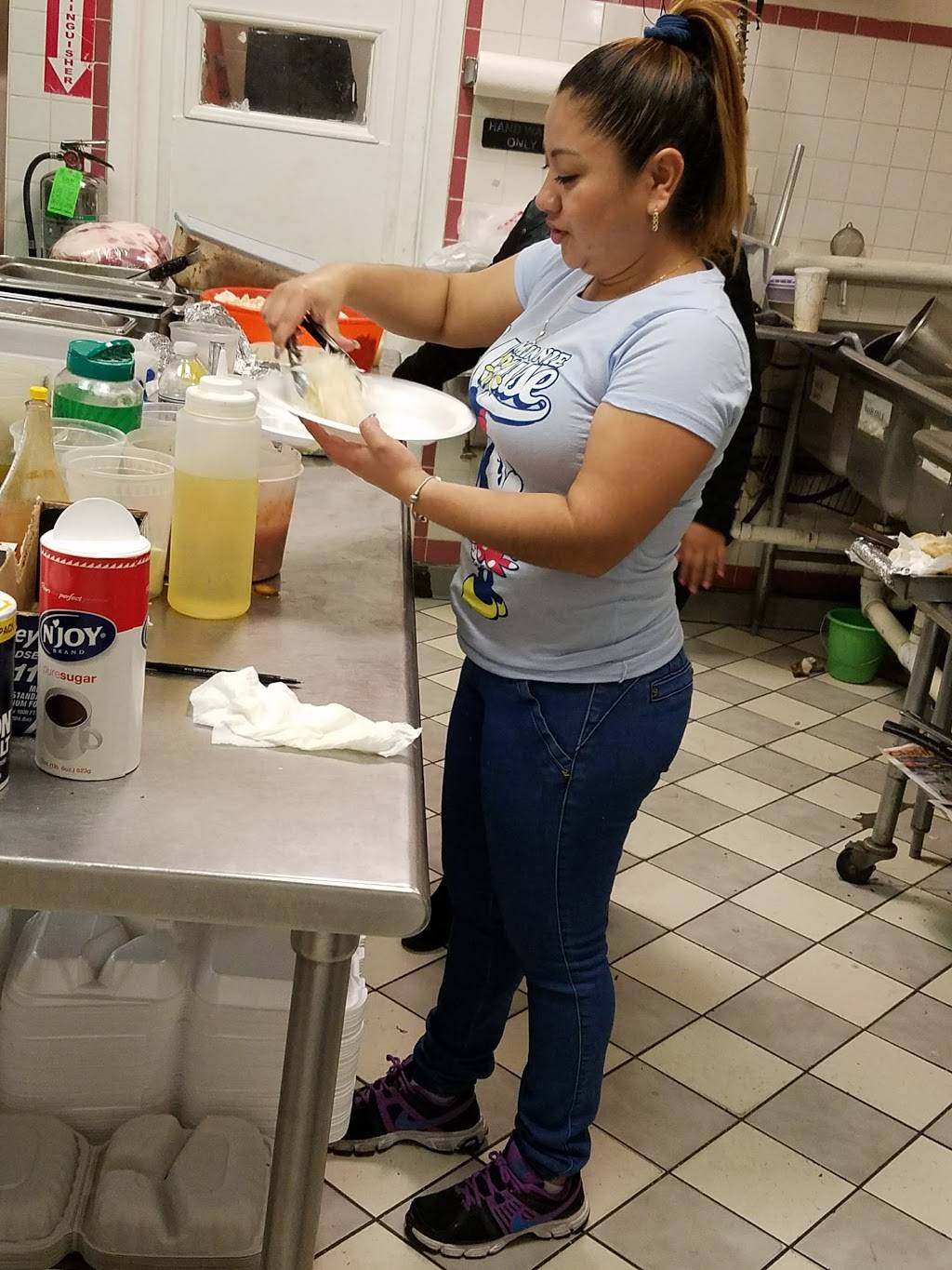 Pupuceria Maria | restaurant | 3915 14th St NW, Washington, DC 20011, USA | 2022913400 OR +1 202-291-3400