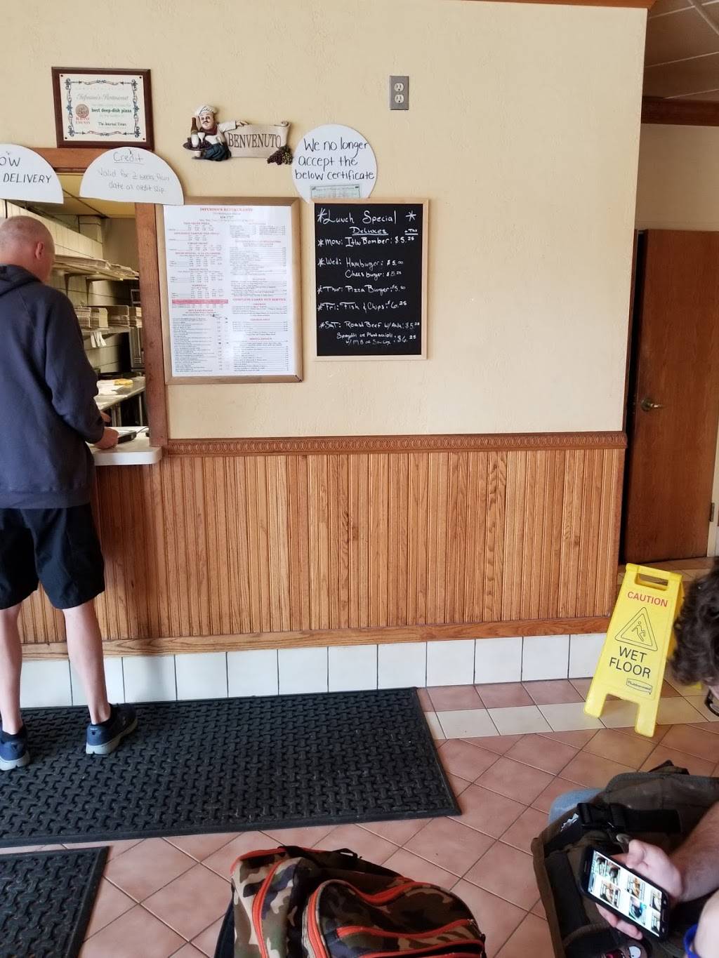 Infusinos Pizzeria | restaurant | 3301 Washington Ave, Racine, WI 53405, USA | 2626342727 OR +1 262-634-2727