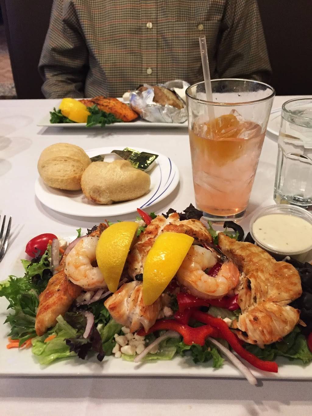 Dolphin Seafood | restaurant | 12 Washington St, Natick, MA 01760, USA | 5086550669 OR +1 508-655-0669