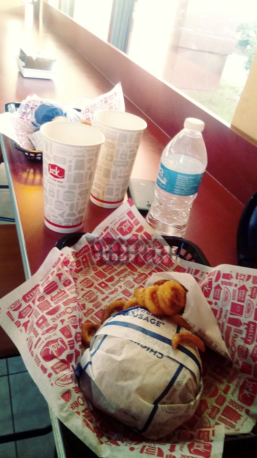 Jack in the Box | restaurant | 1562 S Riverside Ave, Rialto, CA 92376, USA | 9098771266 OR +1 909-877-1266