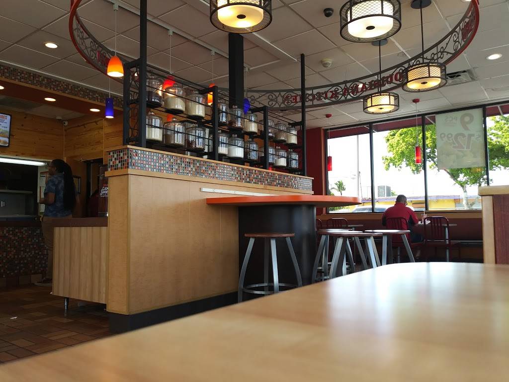Popeyes Louisiana Kitchen | restaurant | 12100 NW 7th Ave, North Miami, FL 33168, USA | 3056880129 OR +1 305-688-0129